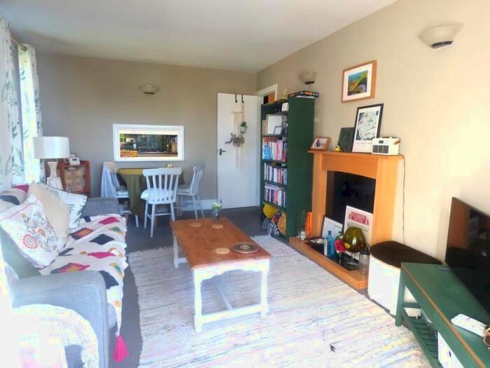 2 Bedroom Flat To Rent In Woodfield Avenue, London, SW16