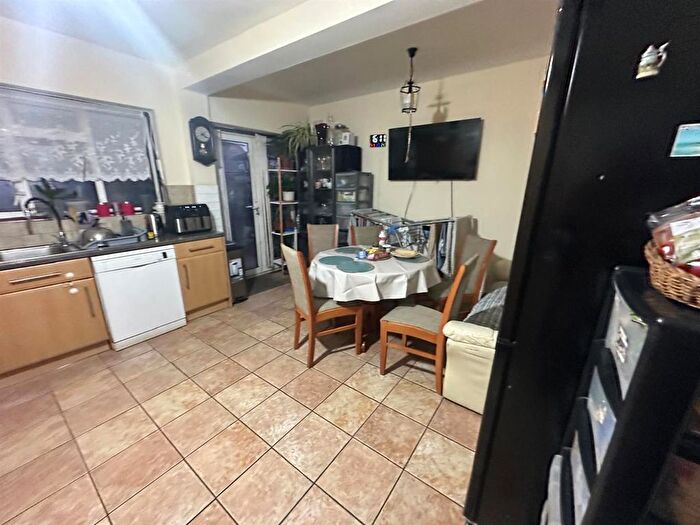 3 Bedroom Property To Rent In High Street, Harlington, UB3