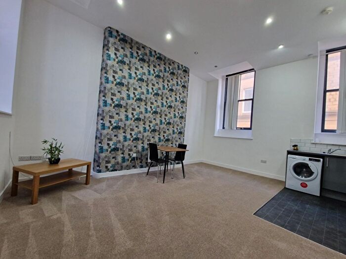 1 Bedroom Flat To Rent In Law Russell House, Vicar Lane, Bradford, West Yorkshire, BD1
