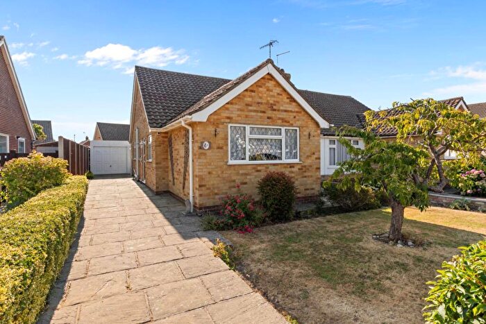 3 Bedroom Bungalow For Sale In Ainsdale Close, Worthing, BN13