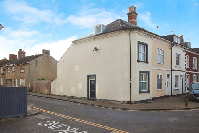 3 Bedroom End Terrace House To Rent In Union Street, Swindon, SN1