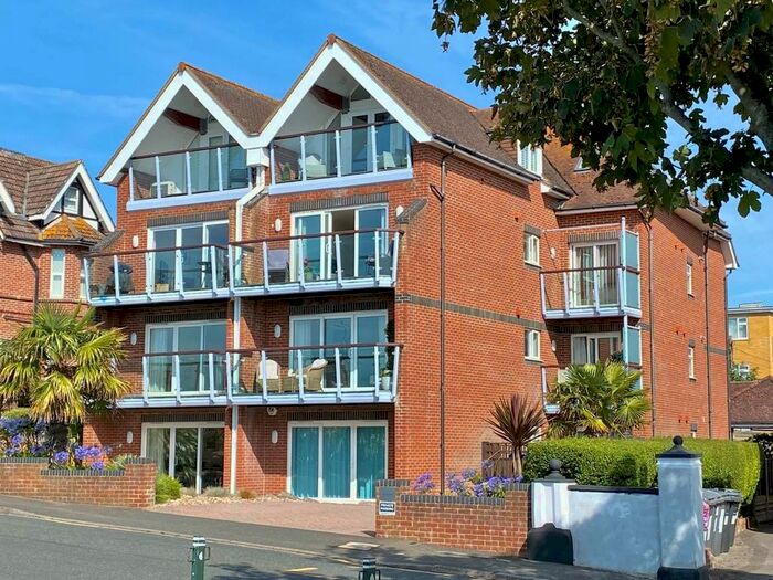 3 Bedroom Flat To Rent In Alumhurst Road, Alum Chine, Bournemouth, BH4