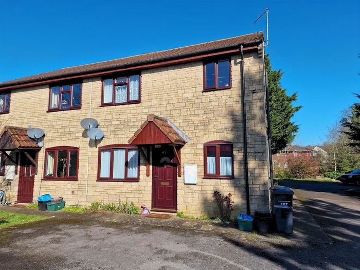 2 Bedroom Flat To Rent In Cavalier Way, Wincanton, BA9