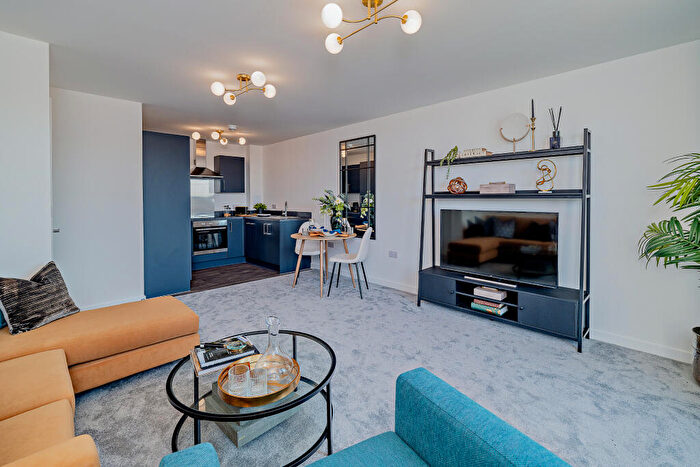 1 Bedroom Apartment For Sale In Crete Hall Road, Northfleet, Gravesend, DA11