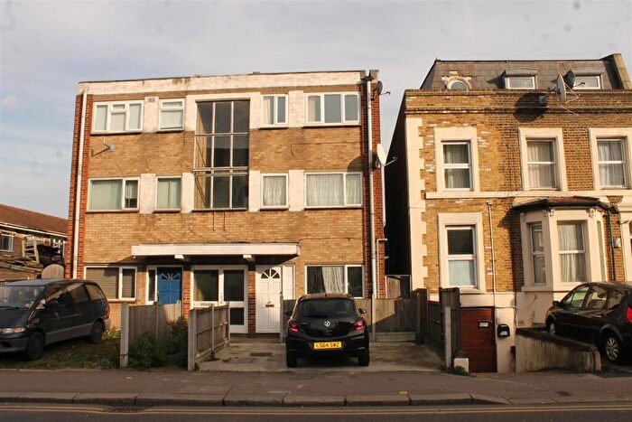 1 Bedroom Flat To Rent In Oliver Road, Leyton, E10