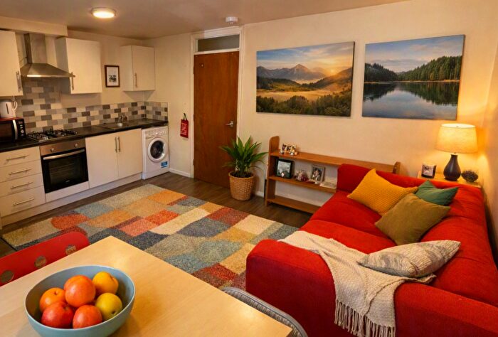 3 Bedroom Apartment To Rent In Turners Lane, Sheffield, S10