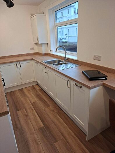 3 Bedroom Flat To Rent In Devonshire Place, Eastbourne, BN21