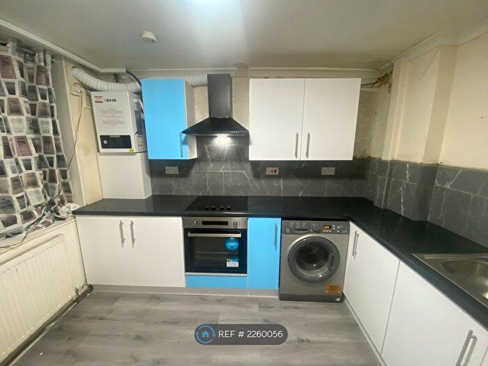 3 Bedroom Maisonette To Rent In Pollokshaws Road, Glasgow, G41