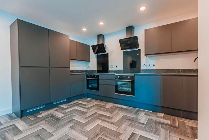 5 Bedroom Flat To Rent In High Road, Beeston, NG9
