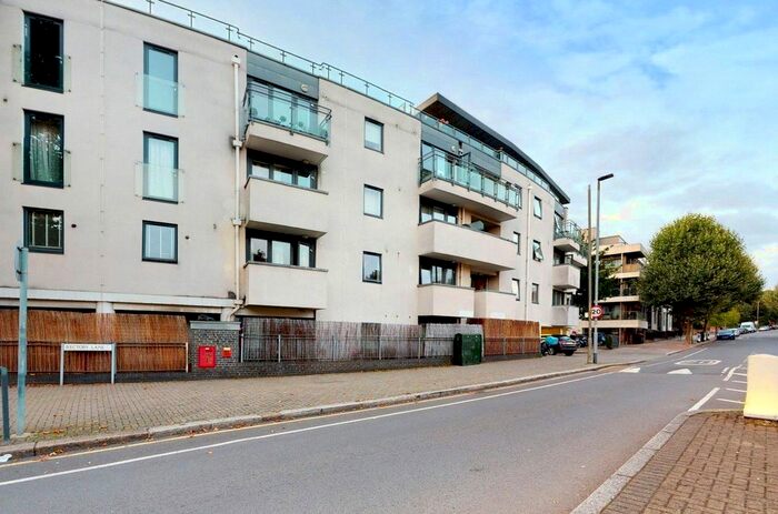 1 Bedroom Flat To Rent In Mitcham Road, London, SW17