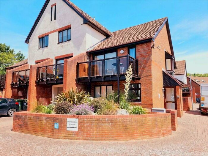 3 Bedroom End Of Terrace House To Rent In Newlyn Way, Port Solent, PO6