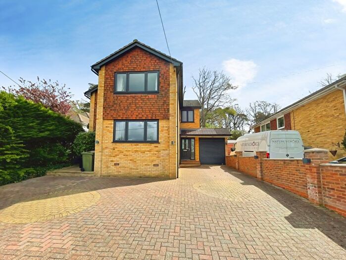 5 Bedroom Detached House For Sale In Hutton Road, Ash Vale, Surrey, GU12