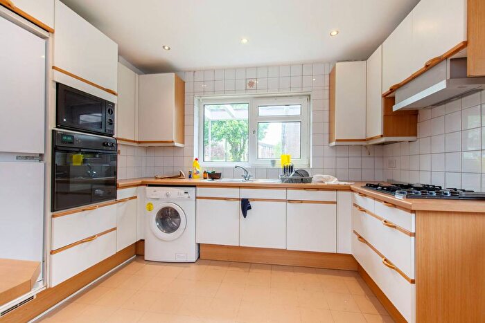 3 Bedroom Property To Rent In Bracewood Gardens, East Croydon, Croydon, CR0