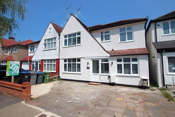 7 Bedroom Semi-Detached House To Rent In Totternhoe Close, Kenton, HA3