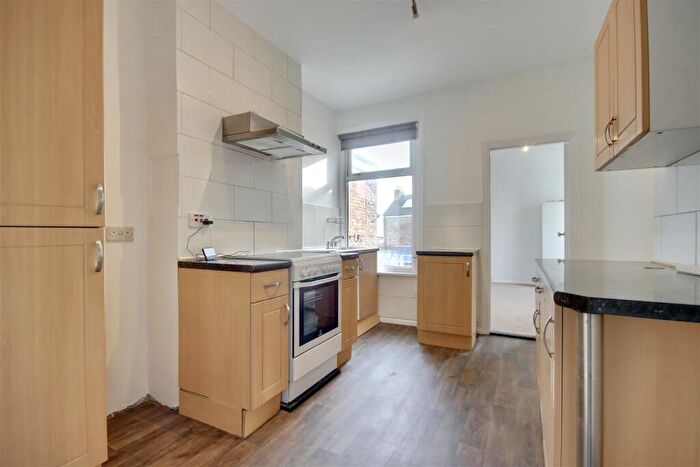 2 Bedroom Flat For Sale In Northern Parade, Portsmouth, PO2