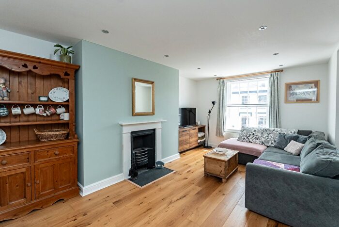 1 Bedroom Flat For Sale In High Street, Dorking, RH4