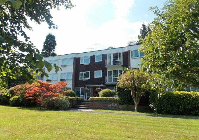 2 Bedroom Flat To Rent In Buckhurst Hill, IG9