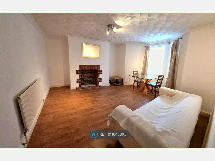 1 Bedroom Flat To Rent In Fairoak Avenue, Newport, NP19