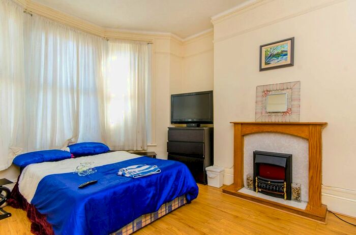 2 Bedroom Flat To Rent In Dames Road, Forest Gate, London, E7