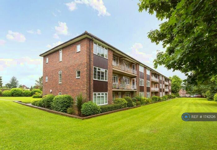 2 Bedroom Flat To Rent In Lancaster Court, Banstead, SM7