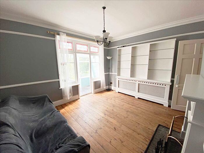 2 Bedroom Flat To Rent In Stone Street, Tunbridge Wells, TN1