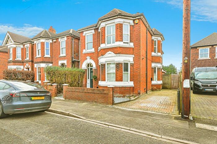 4 Bedroom Detached House For Sale In Whitworth Road, Southampton, SO18