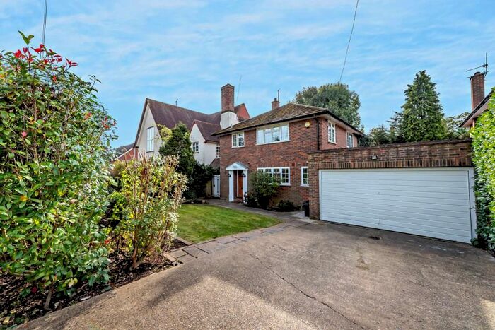 4 Bedroom Property To Rent In The Avenue, Northwood, HA6