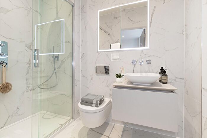 2 Bedroom Flat For Sale In Glenburnie Road, London, SW17