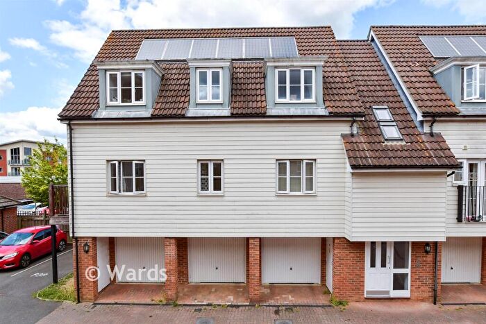 2 Bedroom Apartment For Sale In Hawkes Way, Maidstone, Kent, ME15