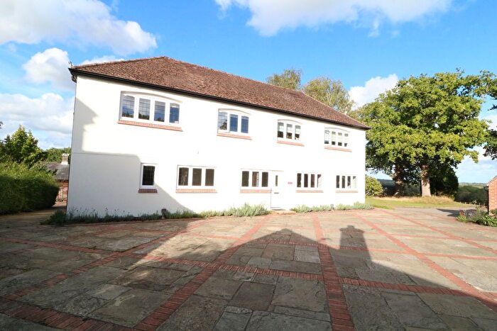 3 Bedroom Flat To Rent In Ruckmans Lane, Okewood Hill, Dorking, RH5