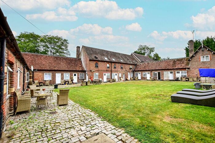 26 Bedroom Town House For Sale In Champneys, Wigginton, Tring, HP23