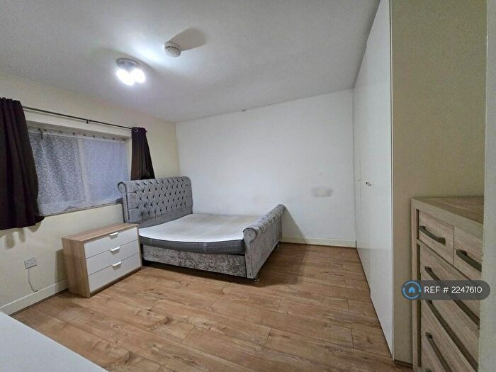 Studio To Rent In London, London, NW10