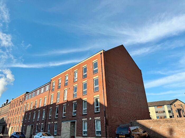 2 Bedroom Flat To Rent In Mcphail Street, Bridgeton, Glasgow, G40