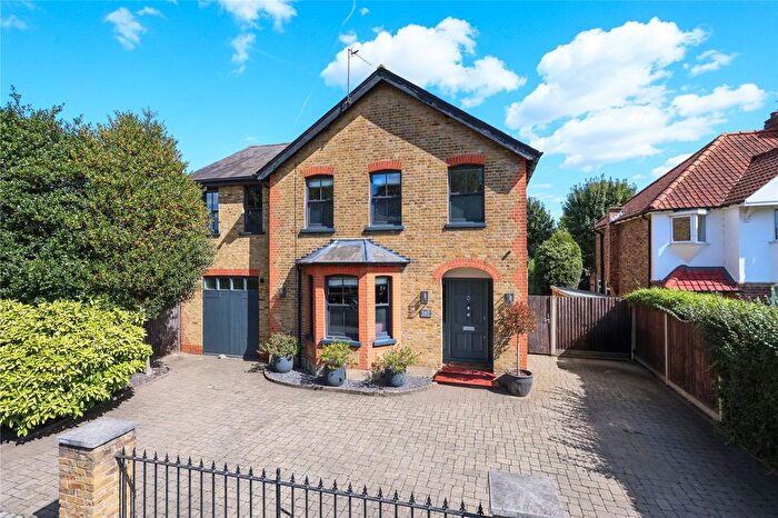 4 Bedroom Detached House For Sale In Hersham Road, Walton-On-Thames, KT12
