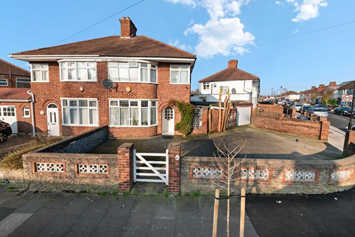 3 Bedroom Semi Detached House For Sale In Carr Road, Northolt, UB5