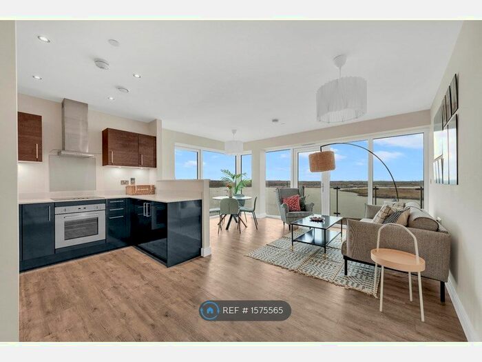 2 Bedroom Flat To Rent In The Peninsula, Gillingham, ME7