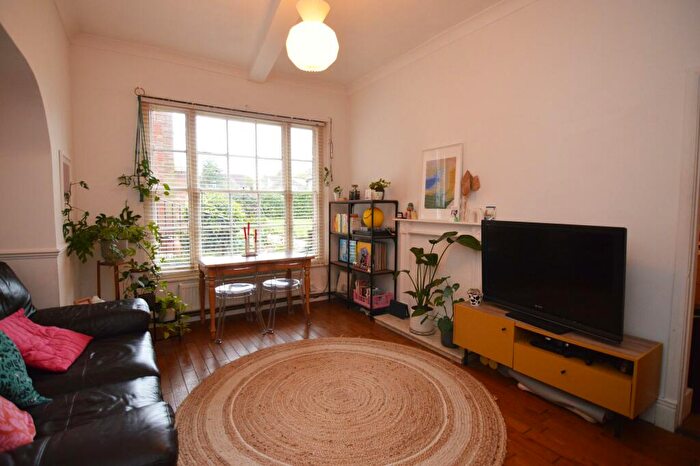 1 Bedroom Flat For Sale In Frog Hall Drive, Wokingham, RG40