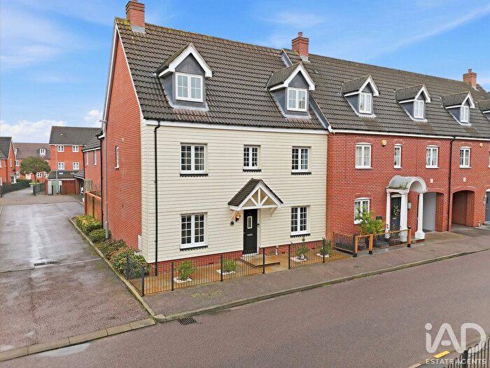 5 Bedroom Terraced House For Sale In Livings Way, Stansted, CM24