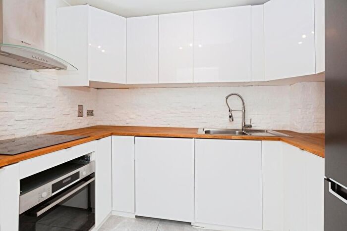 2 Bedroom Flat To Rent In London, SE15