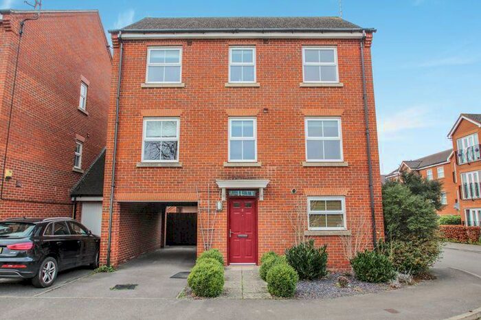 5 Bedroom Detached House To Rent In Hazelwick Mews, Pound Hill, Crawley, RH10