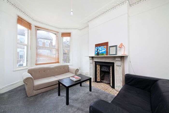 2 Bedroom Flat To Rent In Mayflower Road, Clapham, SW9