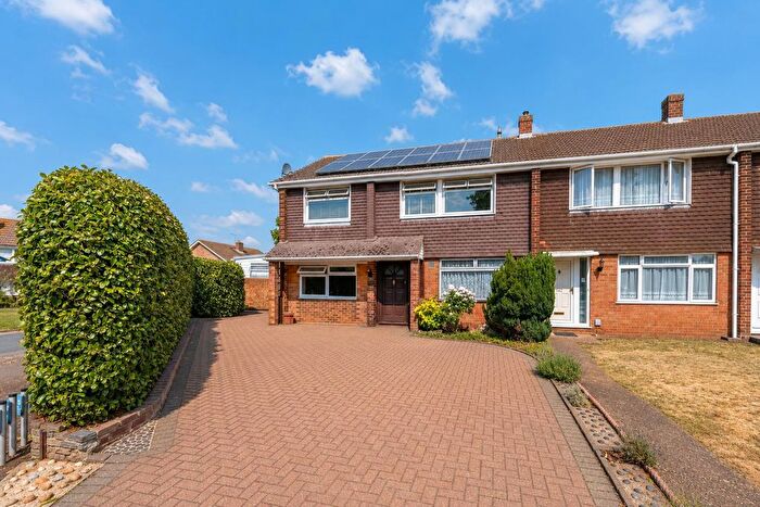 4 Bedroom End Terrace House For Sale In Denman Drive, Ashford, TW15