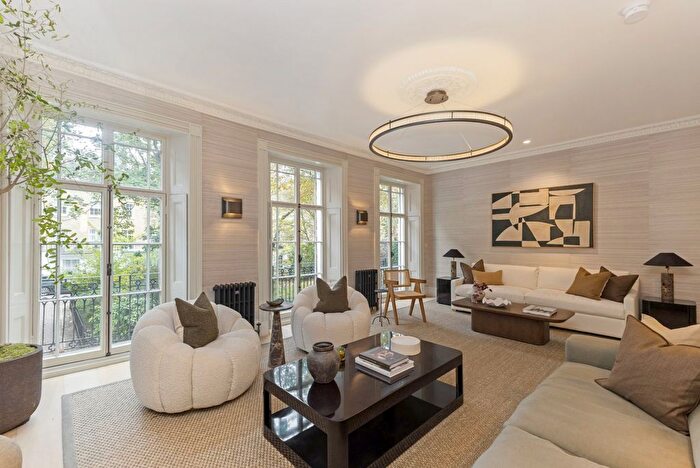 2 Bedroom Flat For Sale In Brompton Square, London, SW3