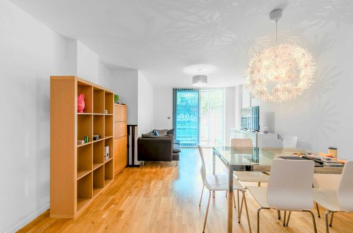 2 Bedroom Flat To Rent In St Pancras Way, Camden, London, NW1