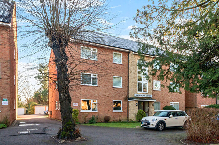 2 Bedroom Apartment For Sale In Lyonsdown Road, New Barnet, Barnet, EN5