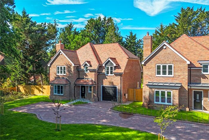 5 Bedroom Detached House For Sale In Bartley Heath, North Warnborough, Hook, Hampshire, RG29