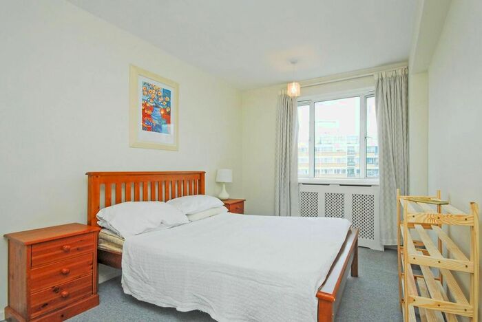 2 Bedroom Flat To Rent In Churchill Gardens, Westminster, London, SW1V