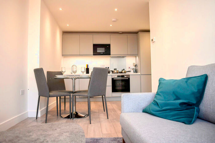 1 Bedroom Flat To Rent In Carlton House, New London Road, Chelmsford, Essex, CM2