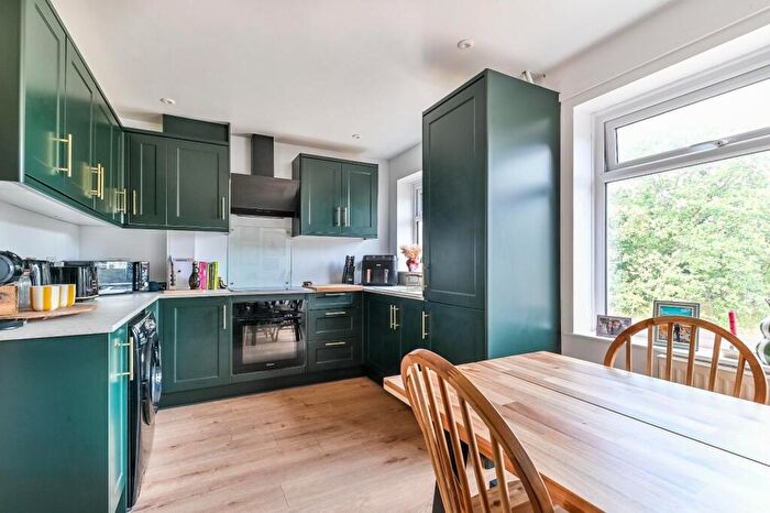 2 Bedroom Maisonette For Sale In Woodchurch Close, Sidcup, DA14