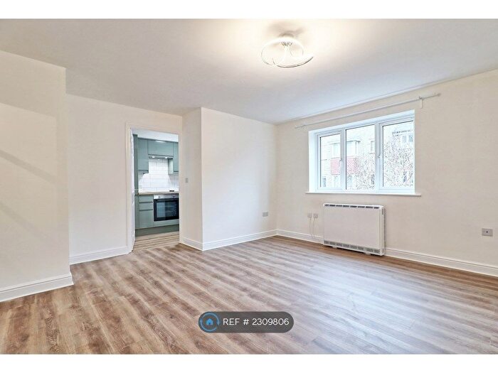 2 Bedroom Flat To Rent In Parkinson Drive, Chelmsford, CM1